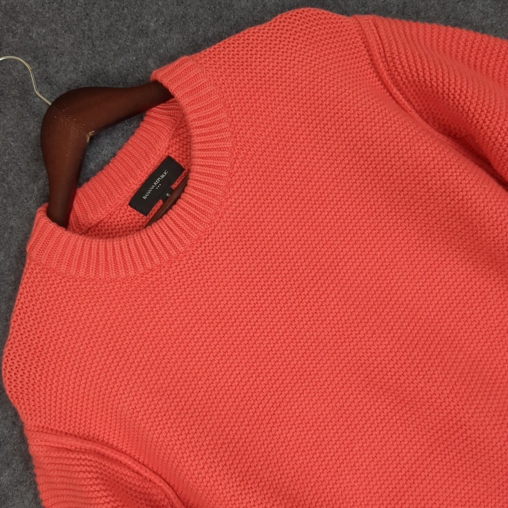 Banana Republic Womens Small Coral Pink Shaker Stitch Curved Hem Crew Sweater